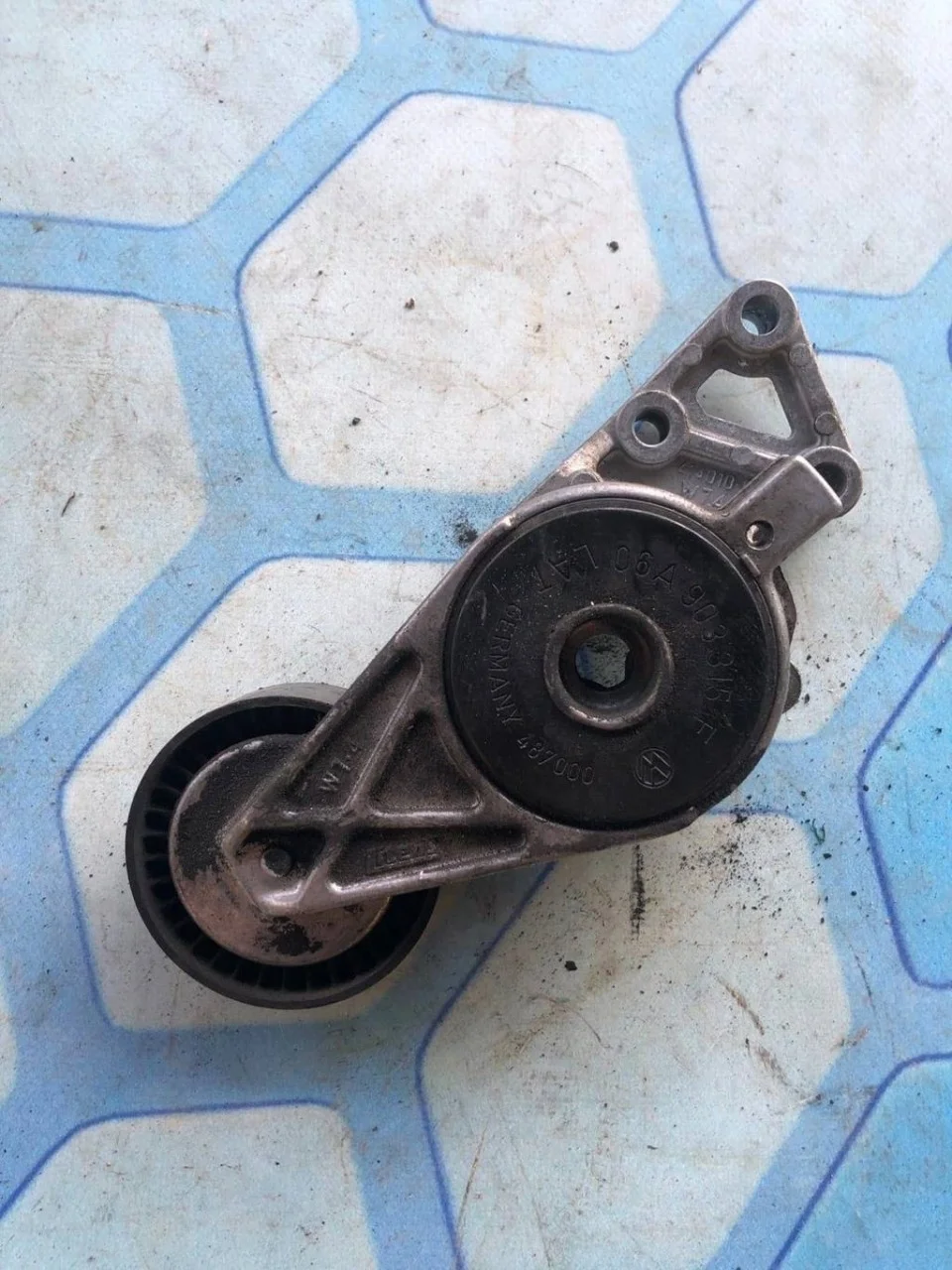 Ролик натяжителя ремня VW Passat 2007 B6