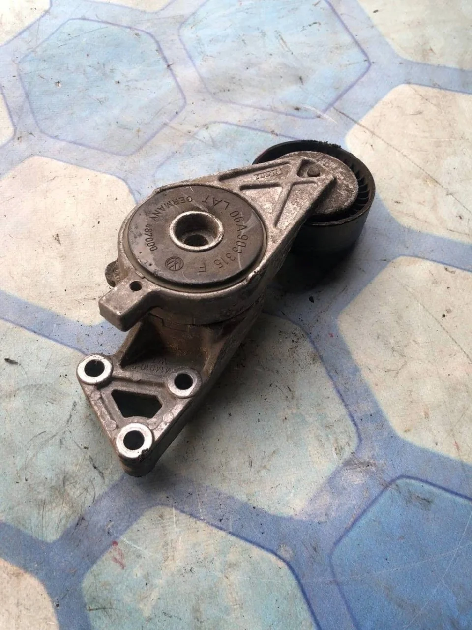 Ролик натяжителя ремня VW Passat 2007 B6