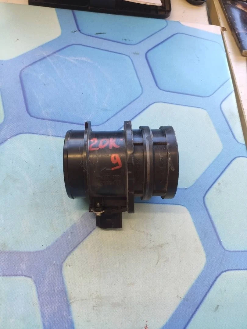 Датчик массового расхода воздуха дмрв Audi A4 2007 B7