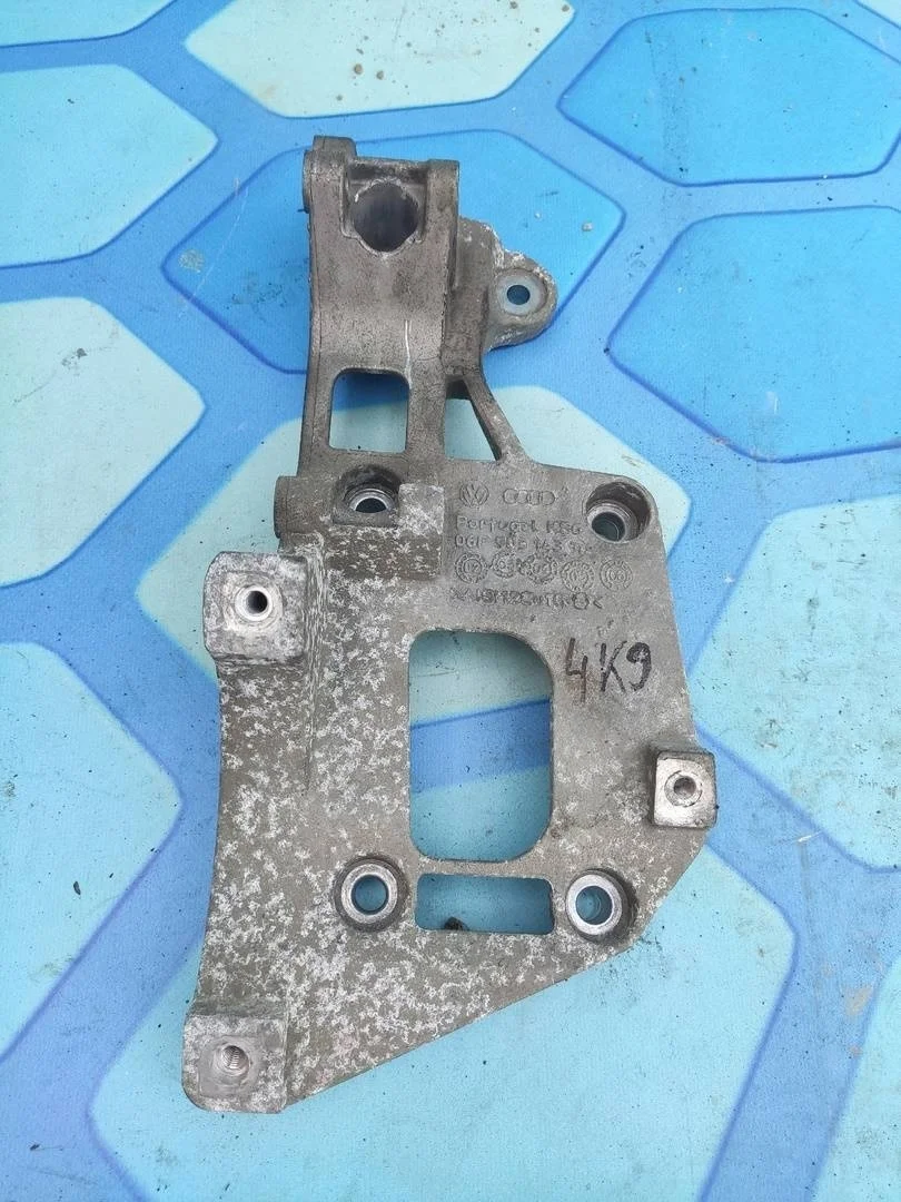 Кронштейн генератора VW Passat 2007 B6