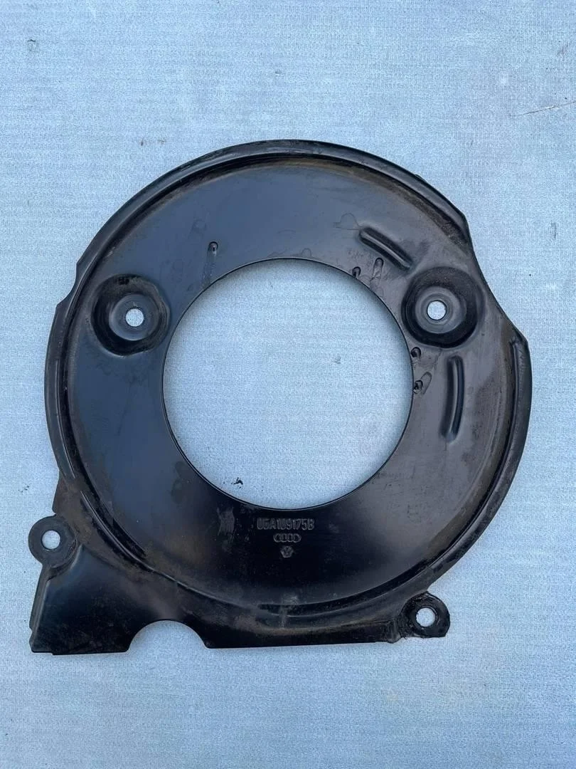 Защитный кожух грм низ Audi A4 2007 B7