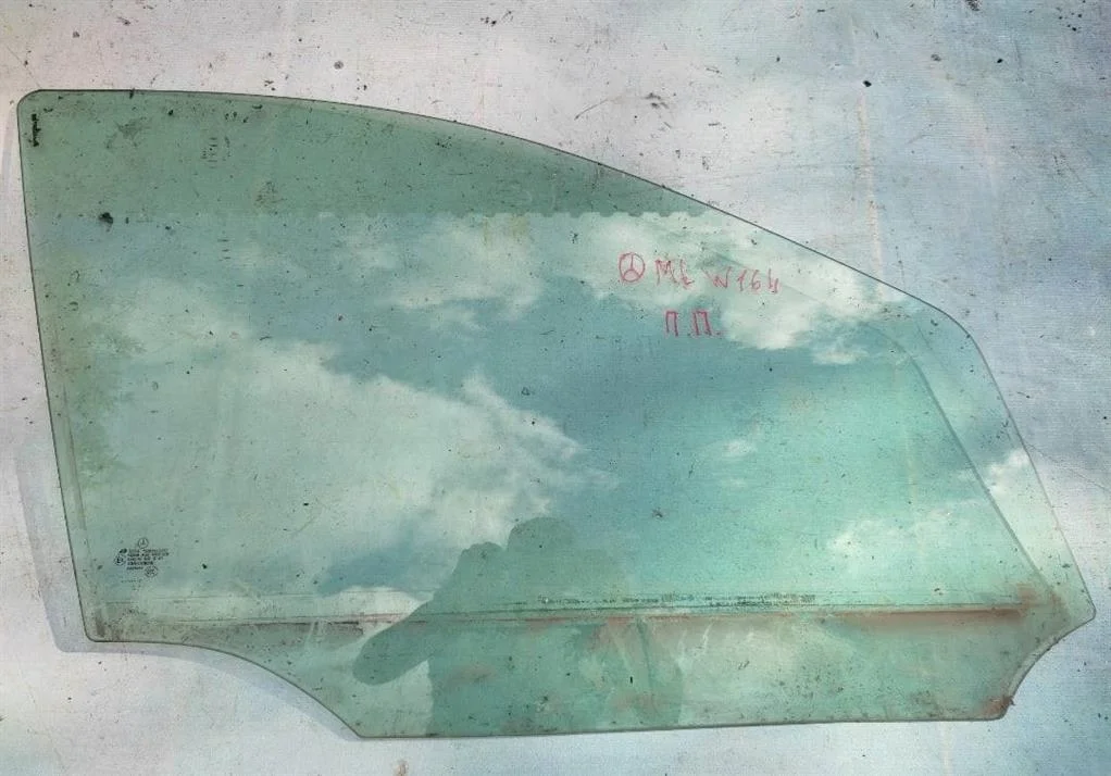 Стекло двери переднее правое Mercedes ML 2007 W164