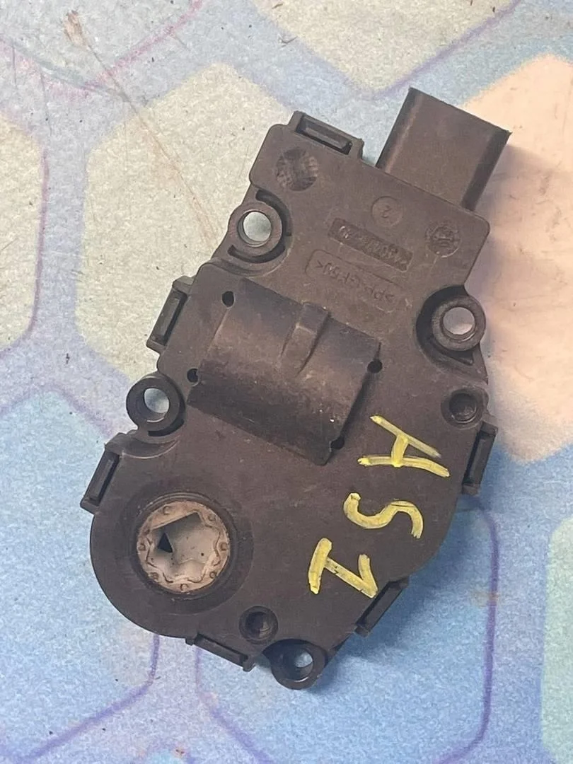 Моторчик заслонки печки (сервопривод) Mercedes ML 2007 W164