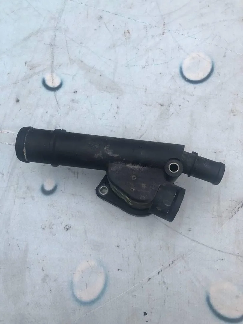 Фланец системы охлаждения VW Passat 2007 B6