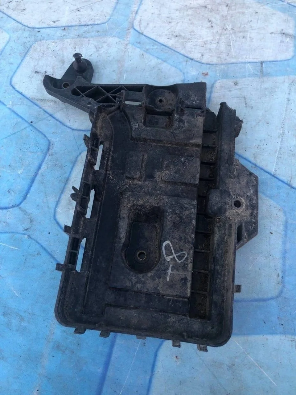 Площадка под аккумулятор VW Passat 2007 B6