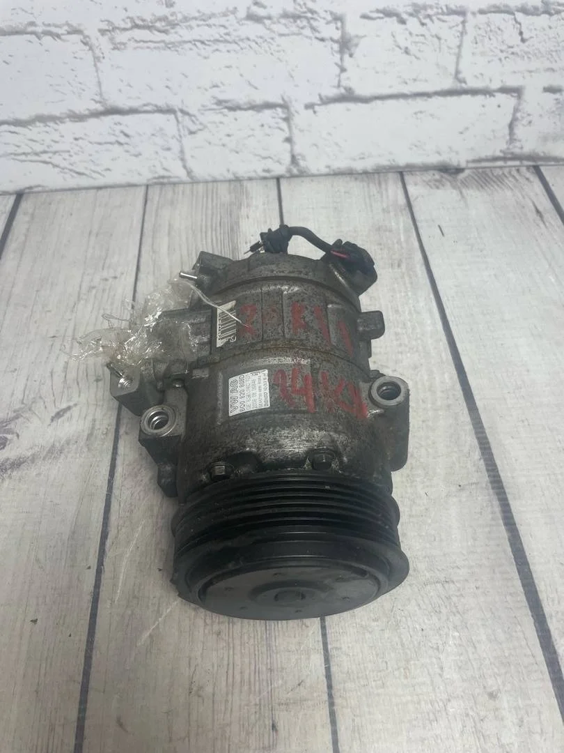 Компрессор кондиционера VW Golf 2008