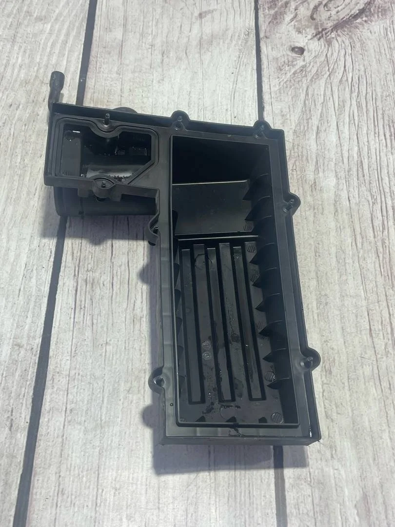 Корпус воздушного фильтра VW Golf 2008