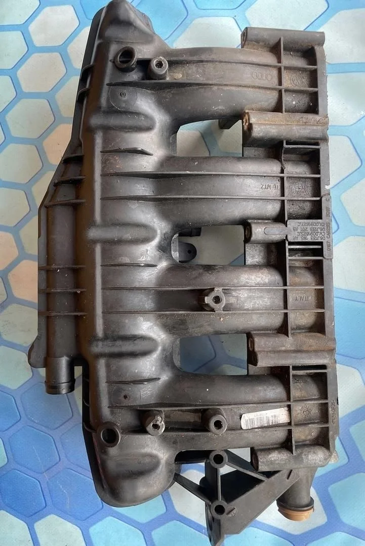 Коллектор впускной Skoda Superb 2 2008