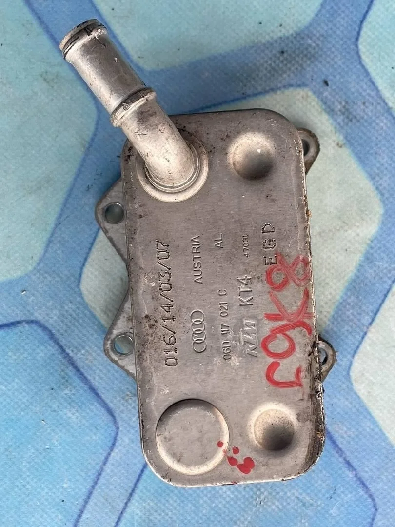 Радиатор масляный VW Passat 2008 B6