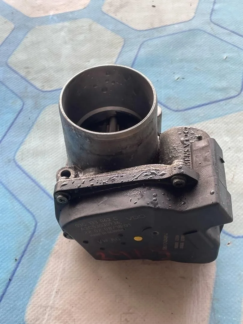 Дроссельная заслонка VW Golf 2008