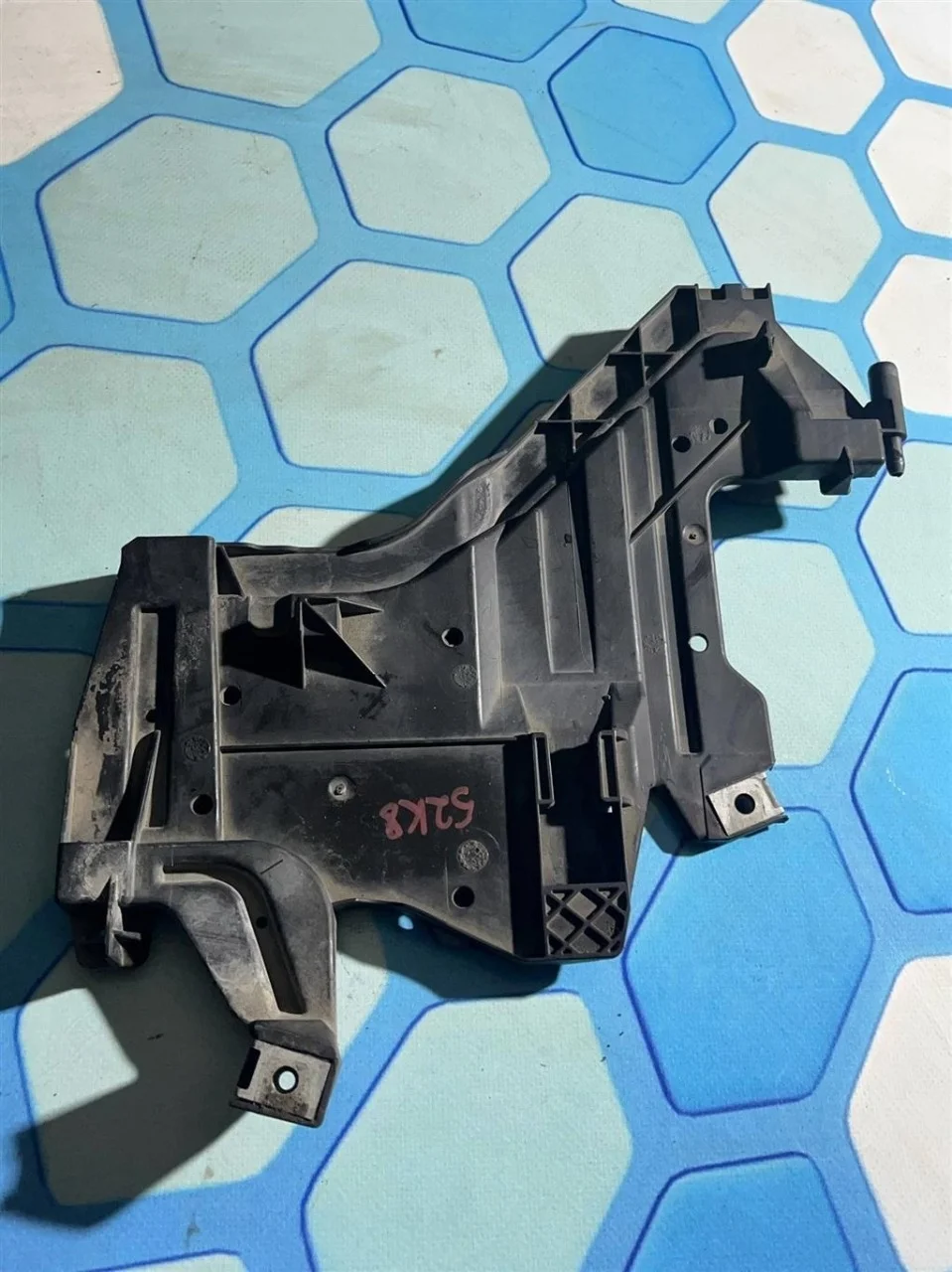 Кронштейн фар левый Audi A4 2008 B8