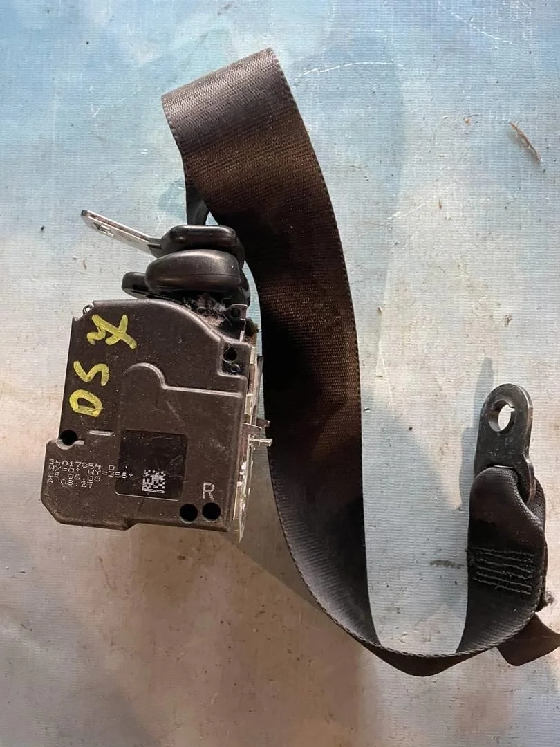 Ремень безопасности передний правый Ford Focus 2 2008