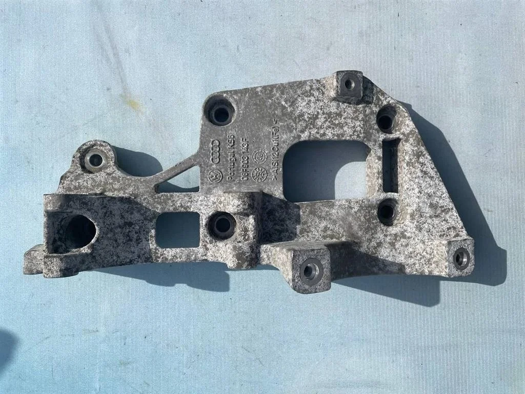 Кронштейн генератора VW Passat 2008 B6