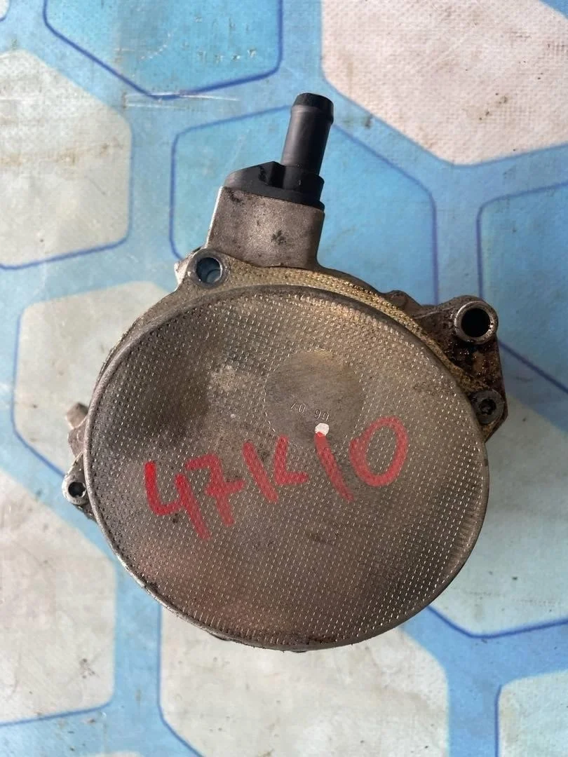 Насос вакуумный VW Passat 2009 B6