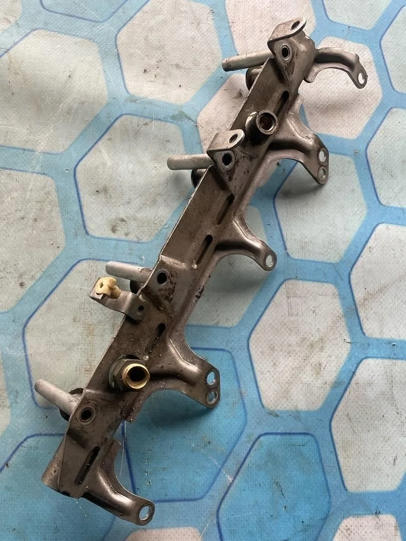 Топливная рампа VW Passat 2009 B6