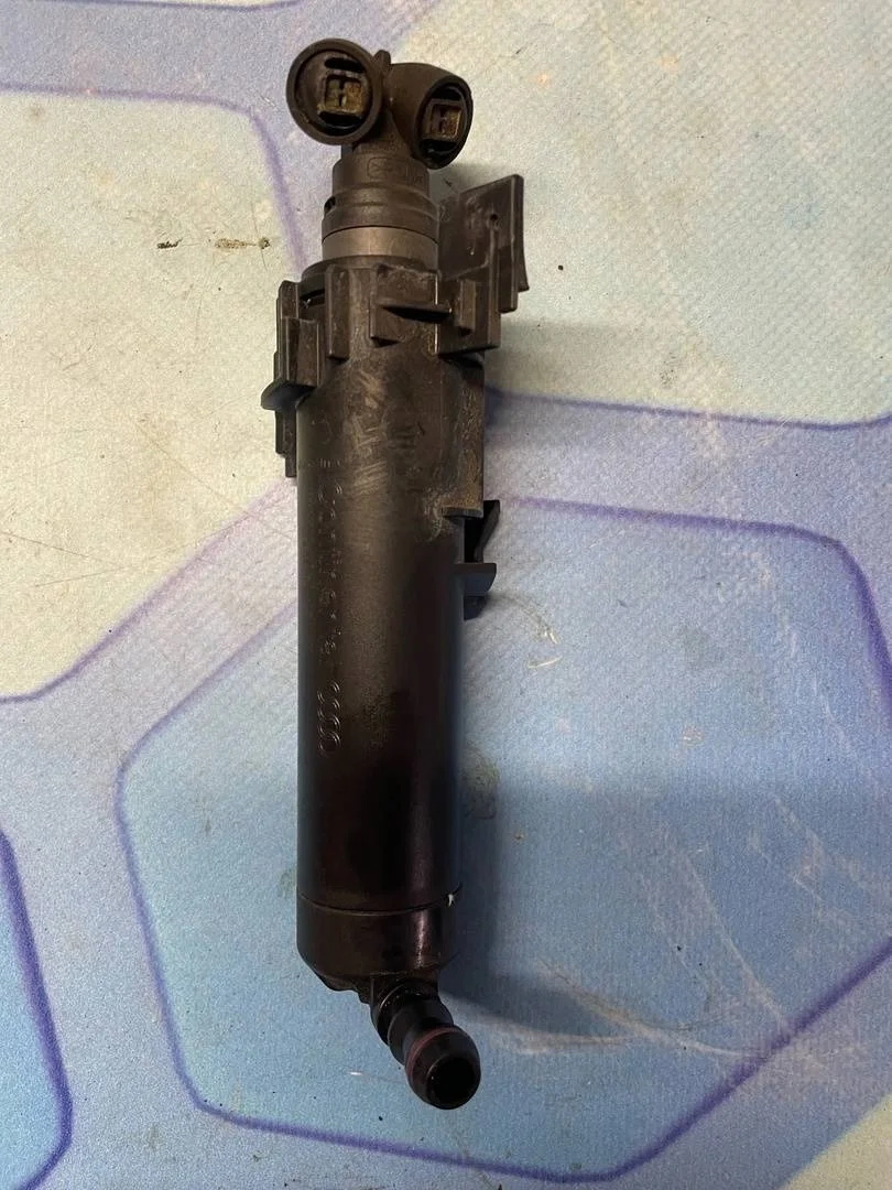 Форсунка омывателя фары Audi A4 2009 B8 Allroad