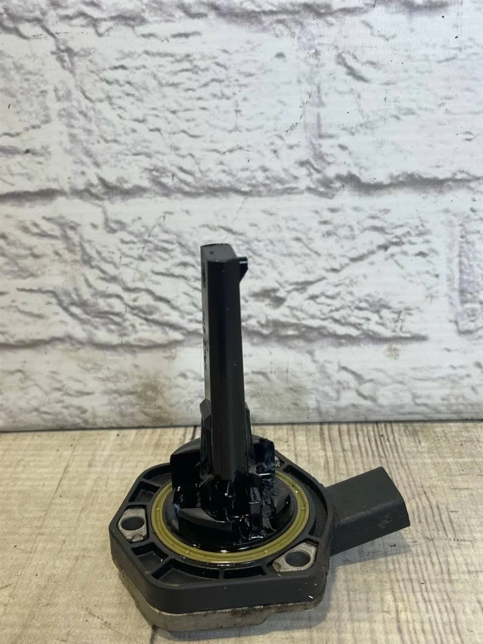 Датчик уровня масла Audi A6 2009 C6