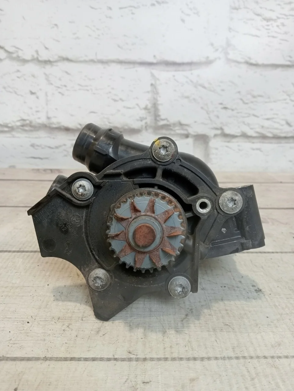 Насос водяной (помпа) VW Passat 2009 B6