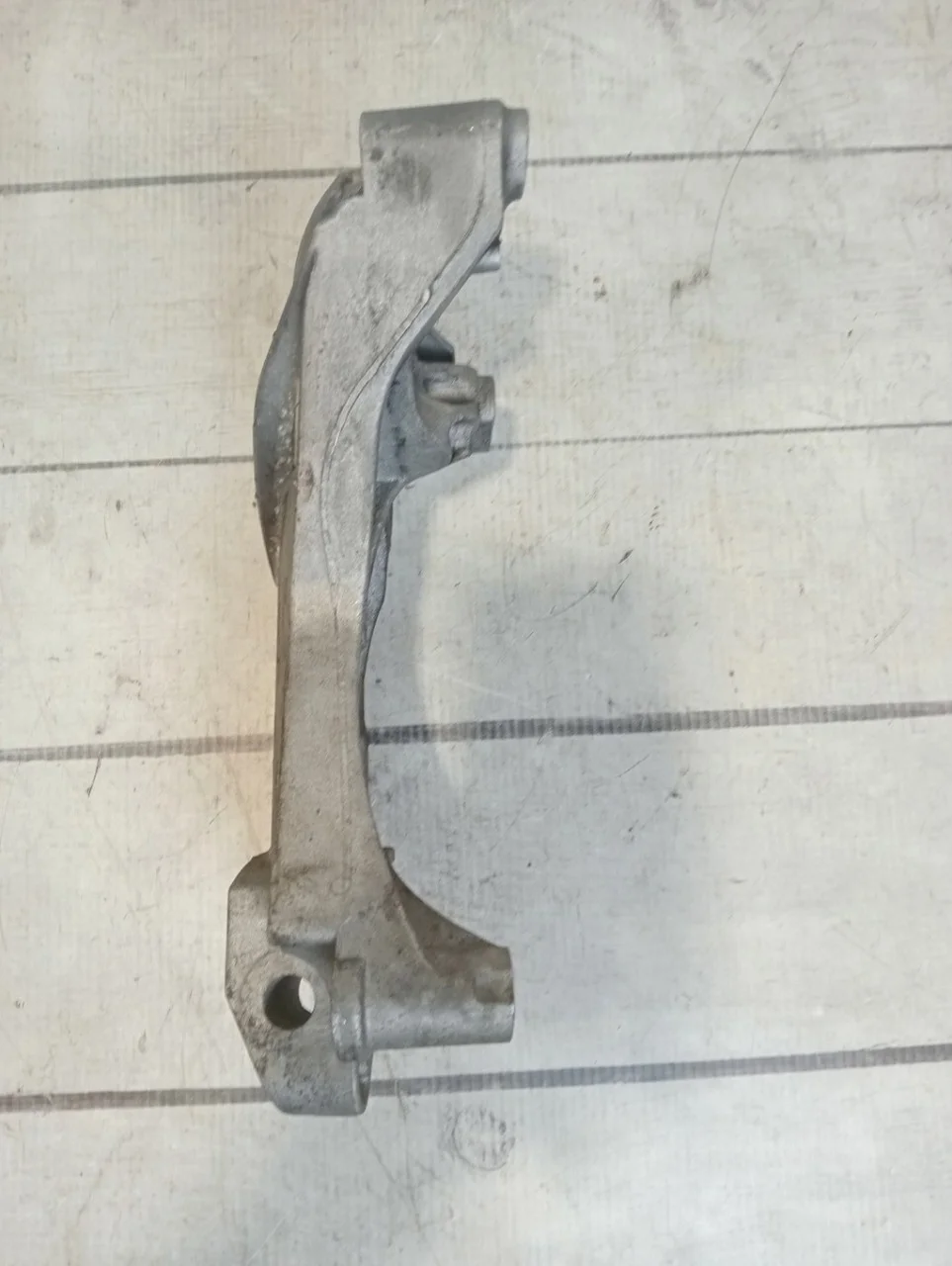 Кронштейн VW Passat 2009 B6