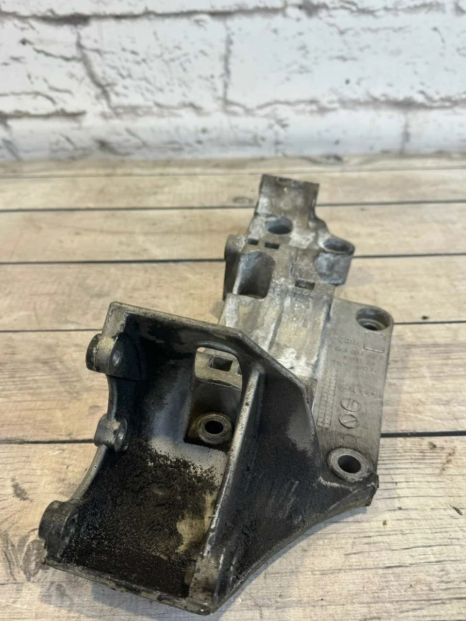 Кронштейн навесного оборудования Skoda Octavia 2009 A5