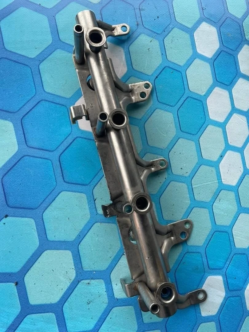 Топливная рампа VW Passat 2009 B6