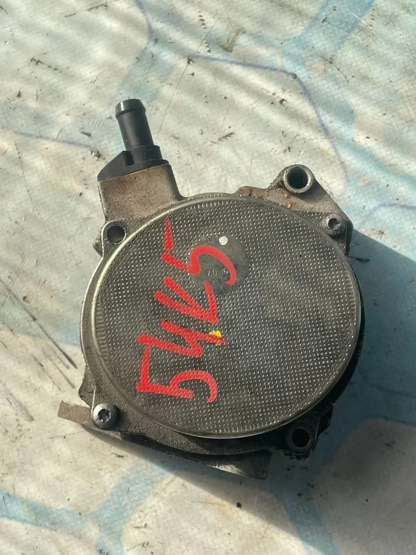 Насос вакуумный VW Passat 2009 B6