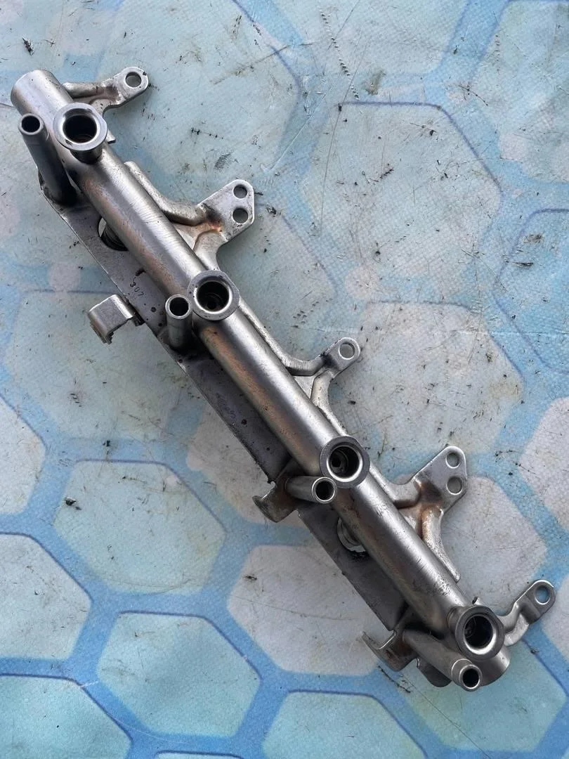 Топливная рампа VW Passat 2009 B6