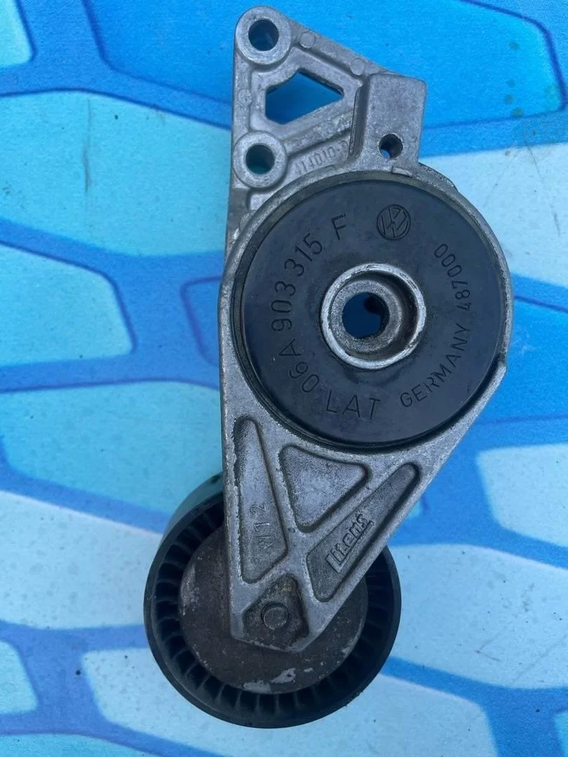 Ролик натяжителя ремня VW Golf 2009