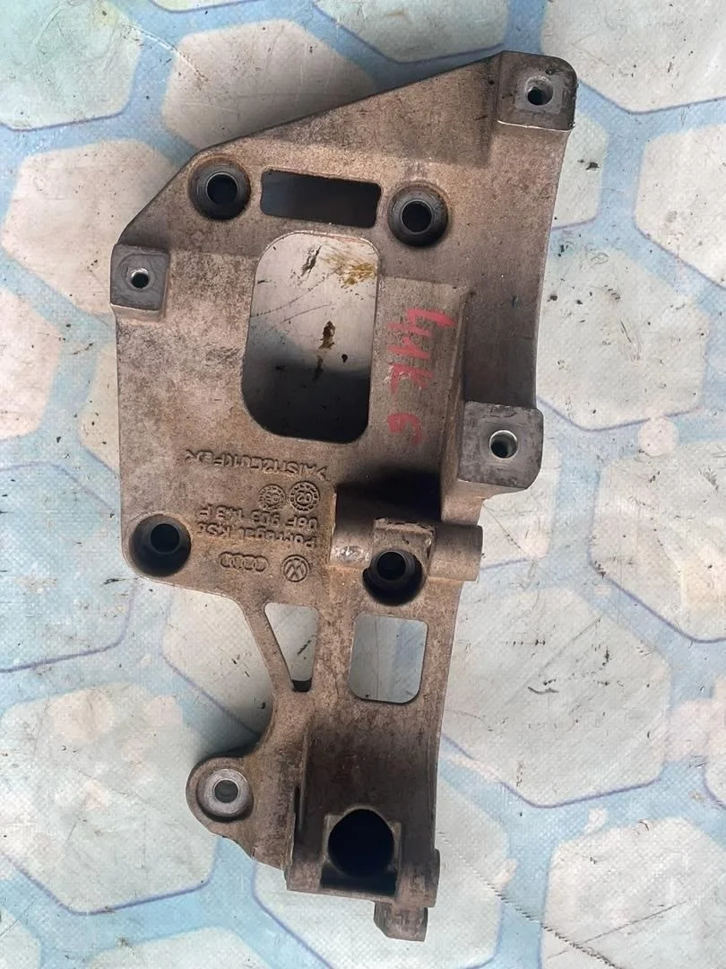 Кронштейн генератора Skoda Octavia 2009 A5