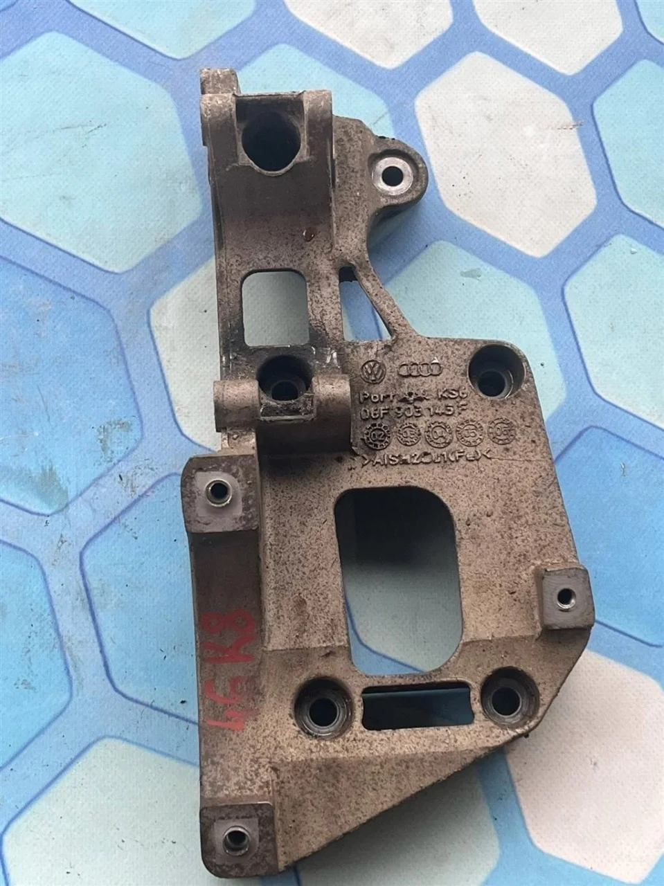 Кронштейн генератора Skoda Octavia 2009 A5