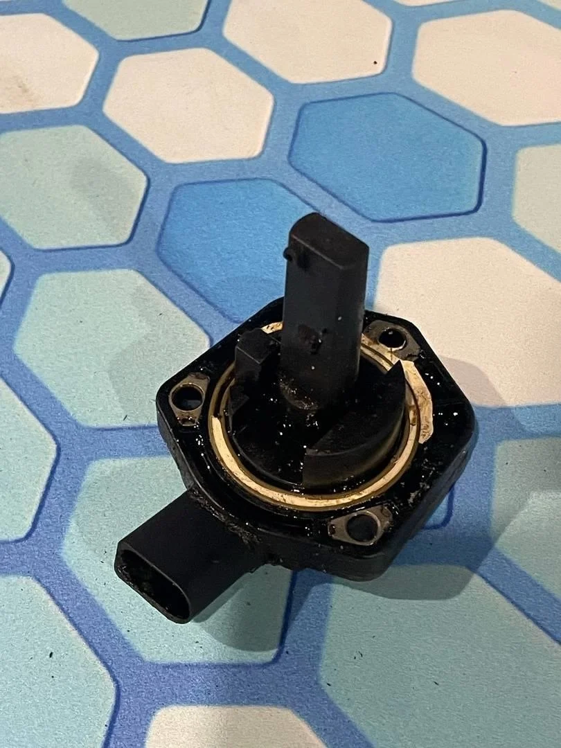 Датчик уровня масла Skoda Octavia 2009 A5