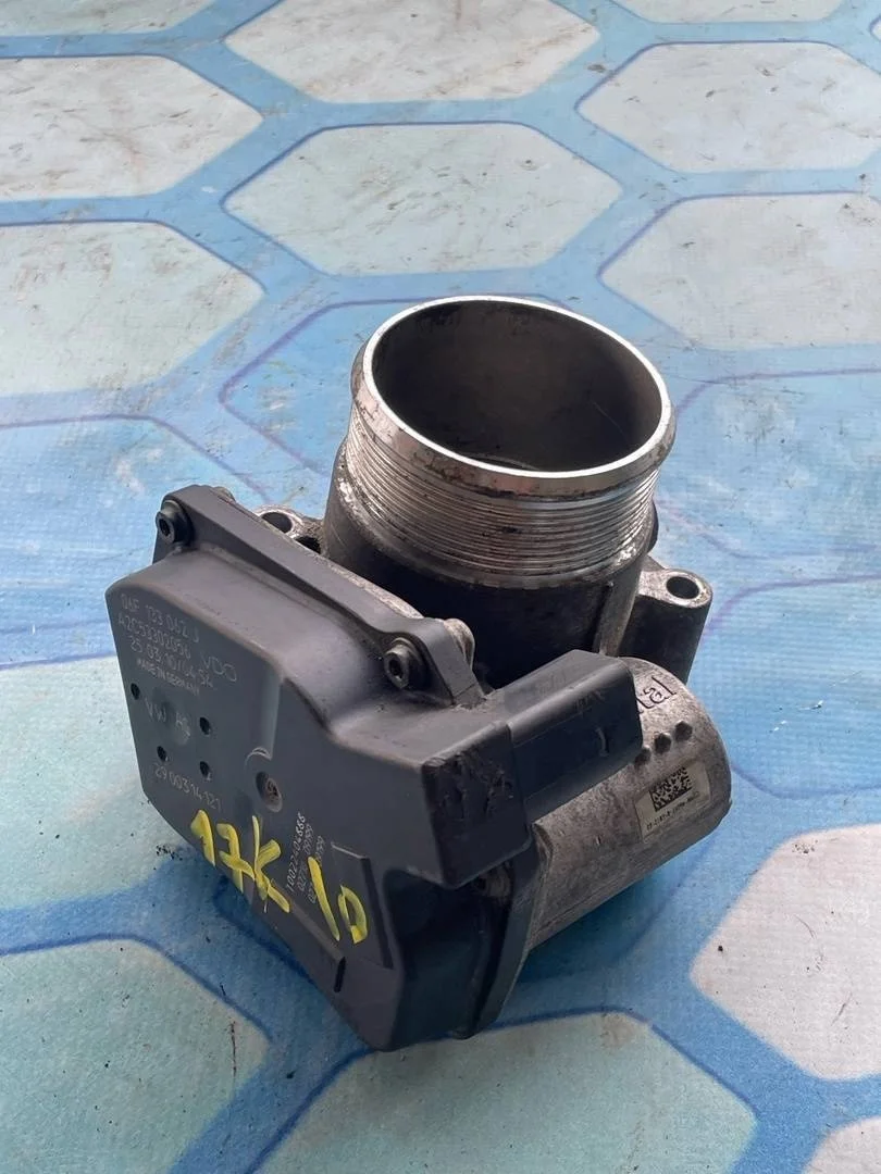 Дроссельная заслонка VW Passat CC 2010