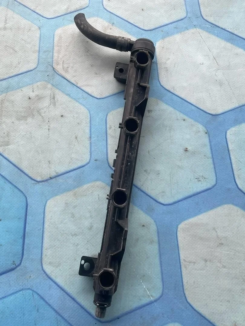 Топливная рампа Skoda Fabia 2 2010