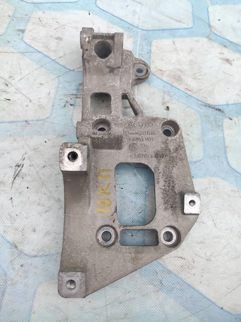 Кронштейн генератора VW Passat 2010 B6