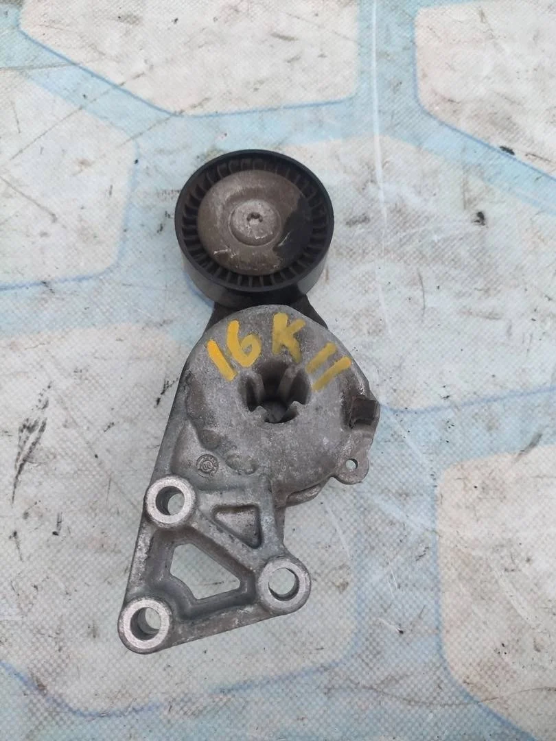 Ролик натяжителя ремня VW Passat 2010 B6