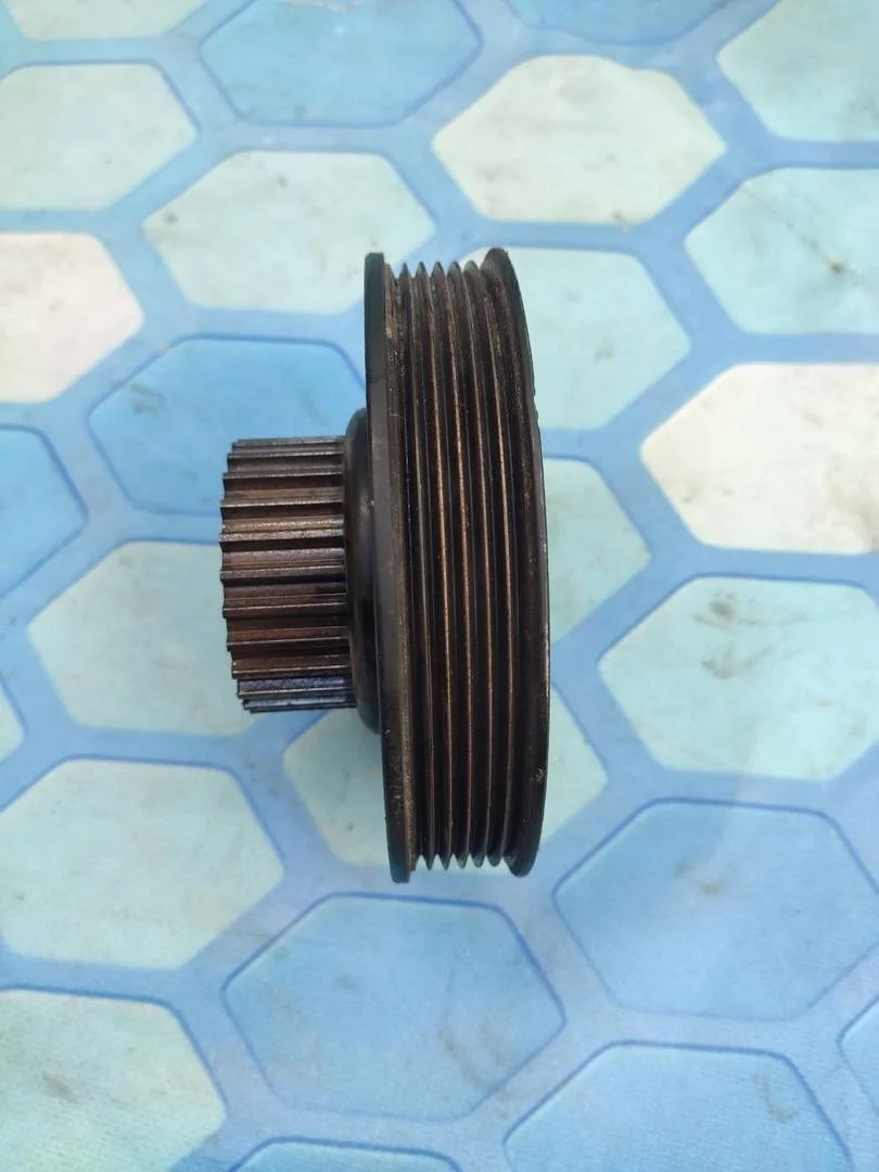 Шкив коленвала VW Passat 2010 B6