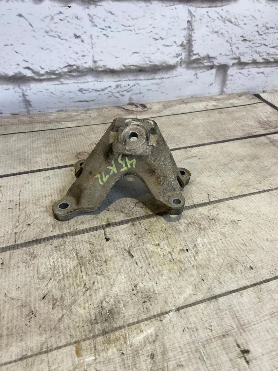 Кронштейн двигателя Audi A6 2010 C6