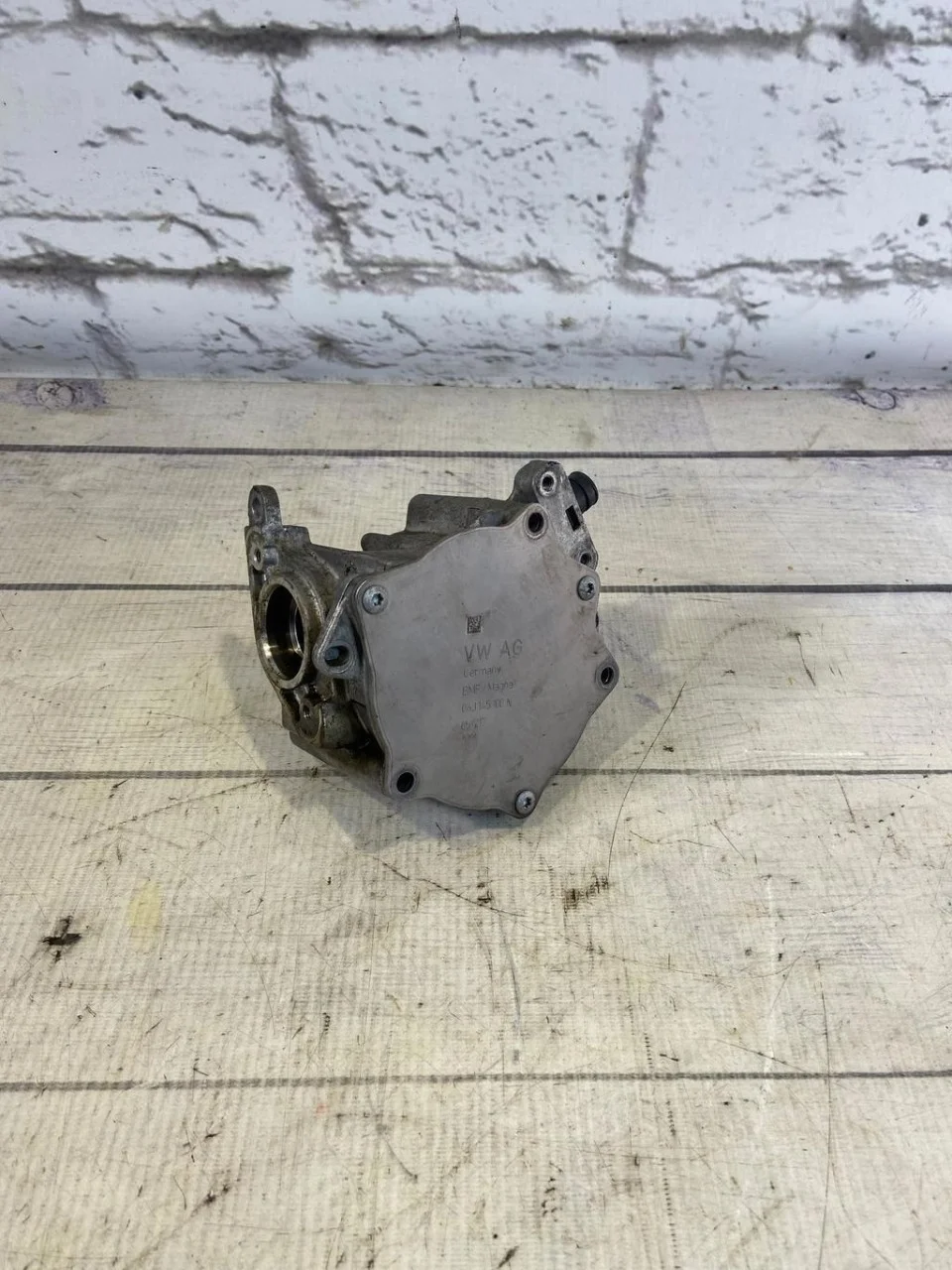 Насос вакуумный VW Passat CC 2010