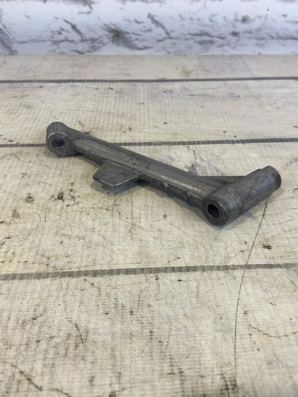 Кронштейн (сопут. товар) VW Passat CC 2010