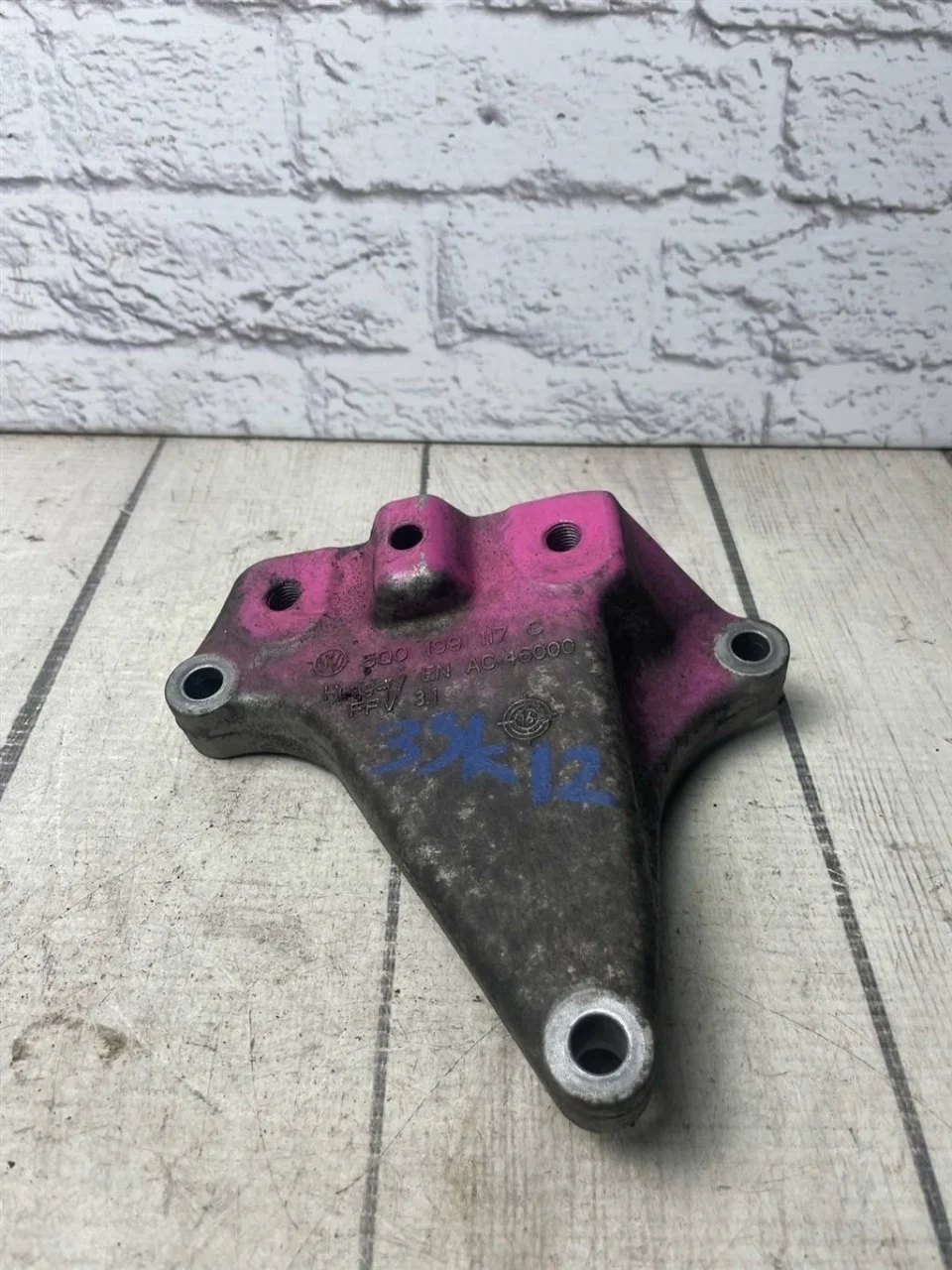 Кронштейн кпп левый Skoda Fabia 2 2010