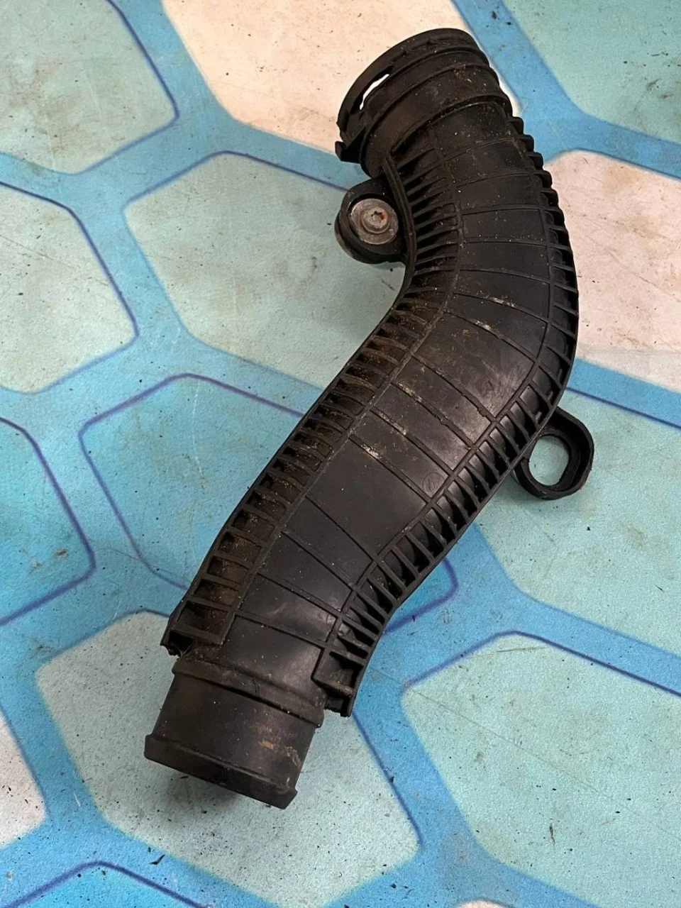 Патрубок интеркулера VW Passat CC 2010