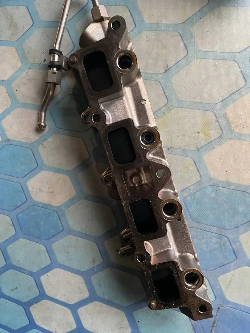 Коллектор впускной VW Touran 2010