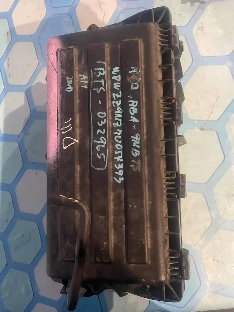 Корпус воздушного фильтра Skoda Fabia 2 2010