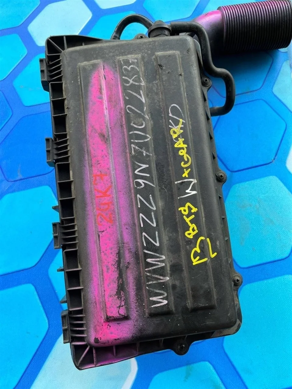 Корпус воздушного фильтра Skoda Fabia 2 2010