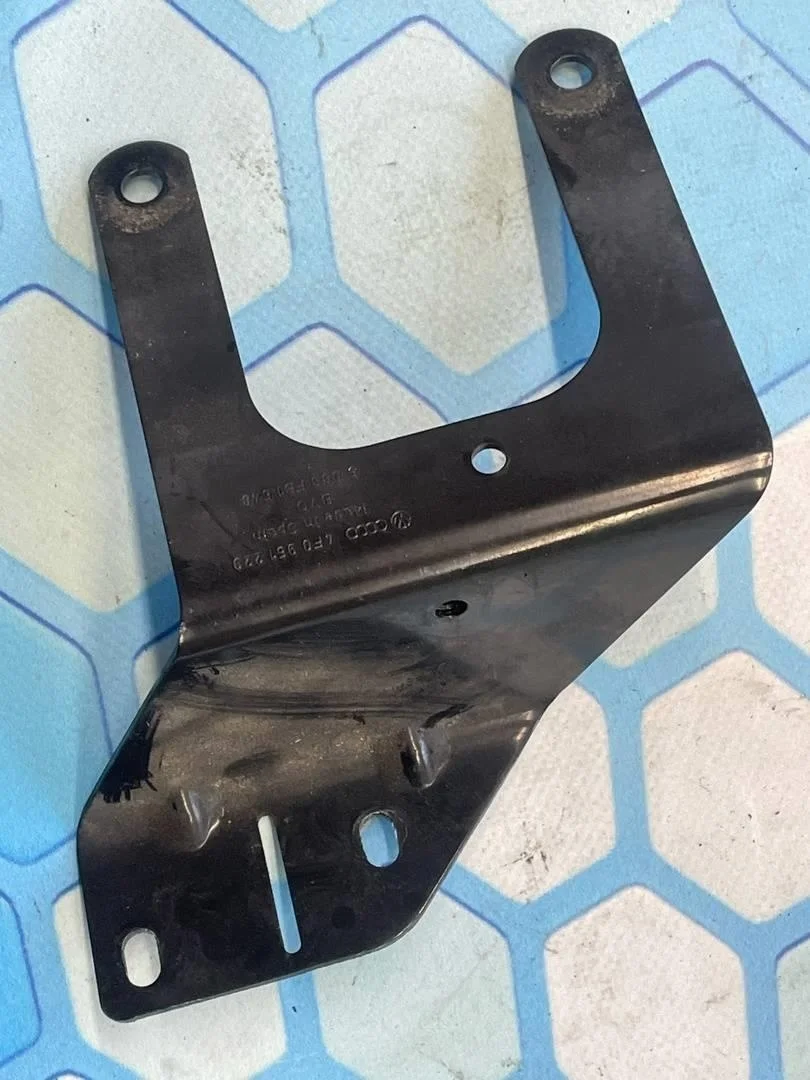 Кронштейн Audi A6 2010 C6