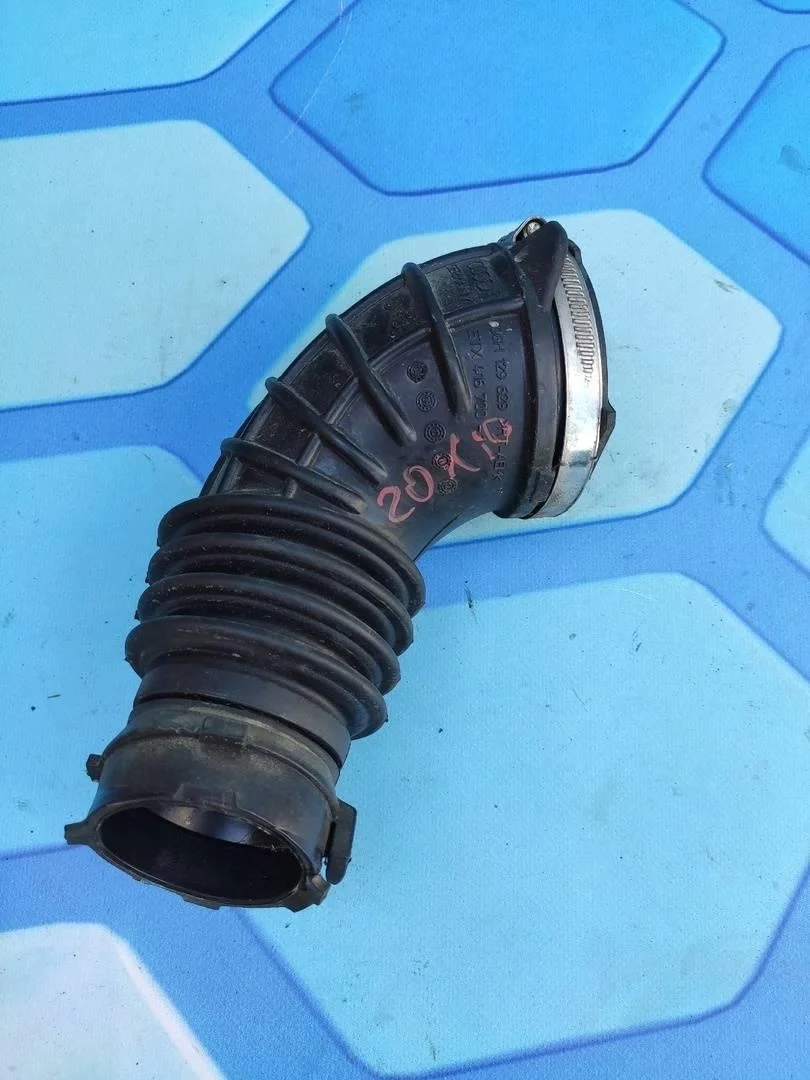 Патрубок воздушного фильтра Audi A4 2011 B8