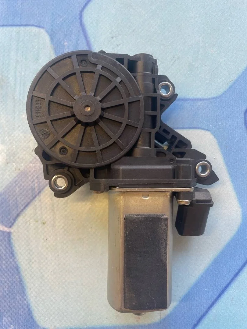 Моторчик доводчика Audi A8 2011 4H