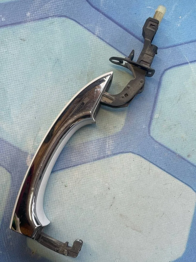 Ручка двери наружная левая Audi A8 2011 4H