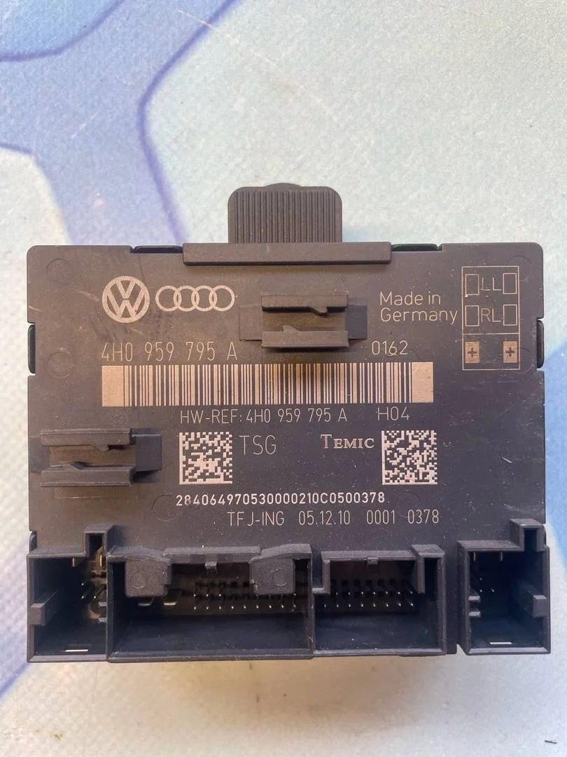 Блок комфорта Audi A8 2011 4H