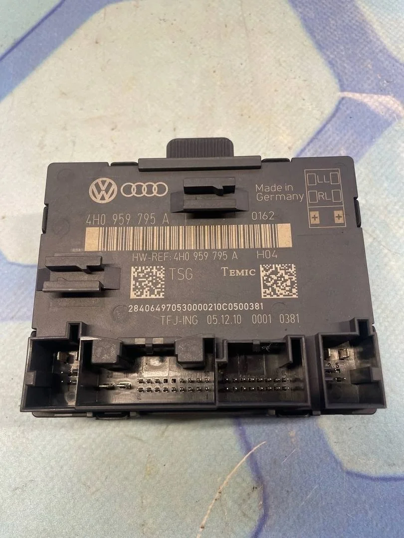 Блок комфорта Audi A8 2011 4H